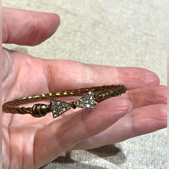 Gold Bow Bracelet - Picture 4 of 5